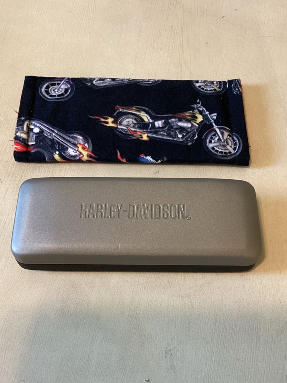 Harley-Davidson Silver Eyewear Case & Black Motorcycle Print Extra Fabric Case